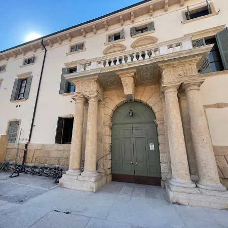 Antiche Colonne * فيرونا